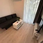 דירה Lisas Apartment, Private New 1 Bedroom And 1 Living With Sofa Bed And Big Windows, Share With Nobody, No Parties *