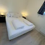 Lisas Apartment, Private New 1 Bedroom And 1 Living With Sofa Bed And Big Windows, Share With Nobody, No Parties *