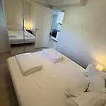 アパート Lisas Apartment, Private New 1 Bedroom And 1 Living With Sofa Bed And Big Windows, Share With Nobody *