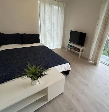 Lisas Apartment, Private New 1 Bedroom And 1 Living With Sofa Bed And Big Windows, Share With Nobody Appartamento