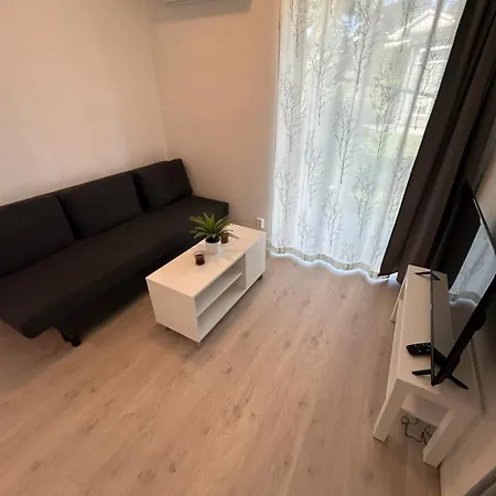 Appartamento Lisas Apartment, Private New 1 Bedroom And 1 Living With Sofa Bed And Big Windows, Share With Nobody *
