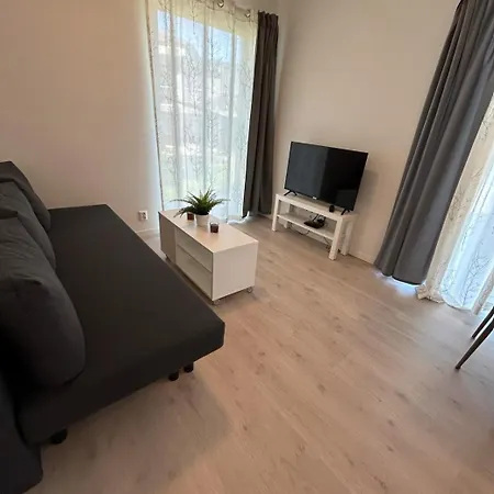 Lisas Apartment, Private New 1 Bedroom And 1 Living With Sofa Bed And Big Windows, Share With Nobody