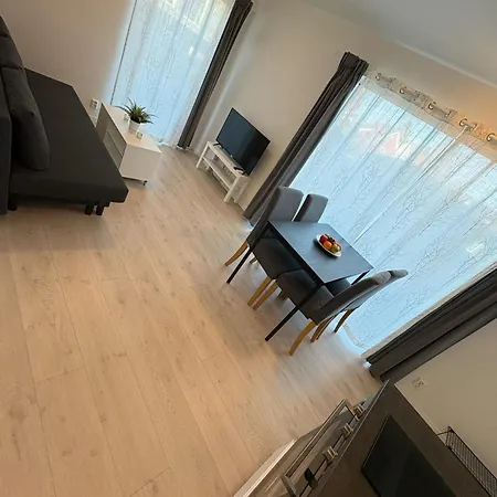 Lisas Apartment, Private New 1 Bedroom And 1 Living With Sofa Bed And Big Windows, Share With Nobody Appartamento *