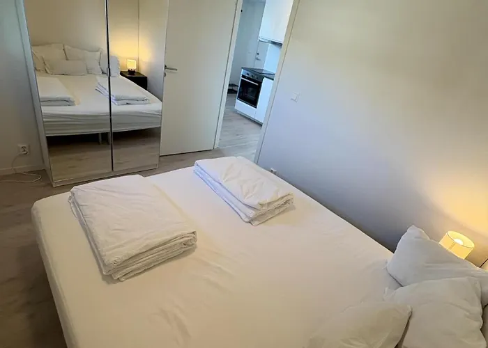 Apartment Lisas Apartment, Private New 1 Bedroom And 1 Living With Sofa Bed And Big Windows, Share With Nobody *