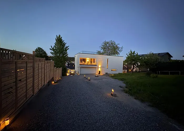 Lisas Apartment, Private New 1 Bedroom And 1 Living With Sofa Bed And Big Windows, Share With Nobody *