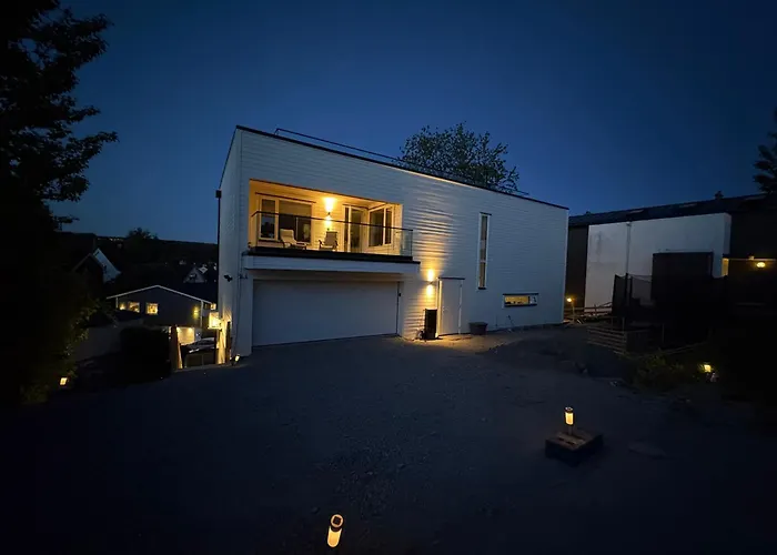 Lisas Apartment, Private New 1 Bedroom And 1 Living With Sofa Bed And Big Windows, Share With Nobody Apartment