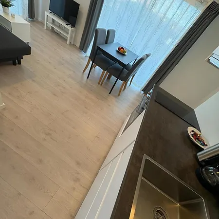 아파트 Lisas Apartment, Private New 1 Bedroom And 1 Living With Sofa Bed And Big Windows, Share With Nobody