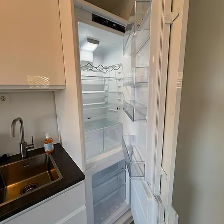 아파트 Lisas Apartment, Private New 1 Bedroom And 1 Living With Sofa Bed And Big Windows, Share With Nobody